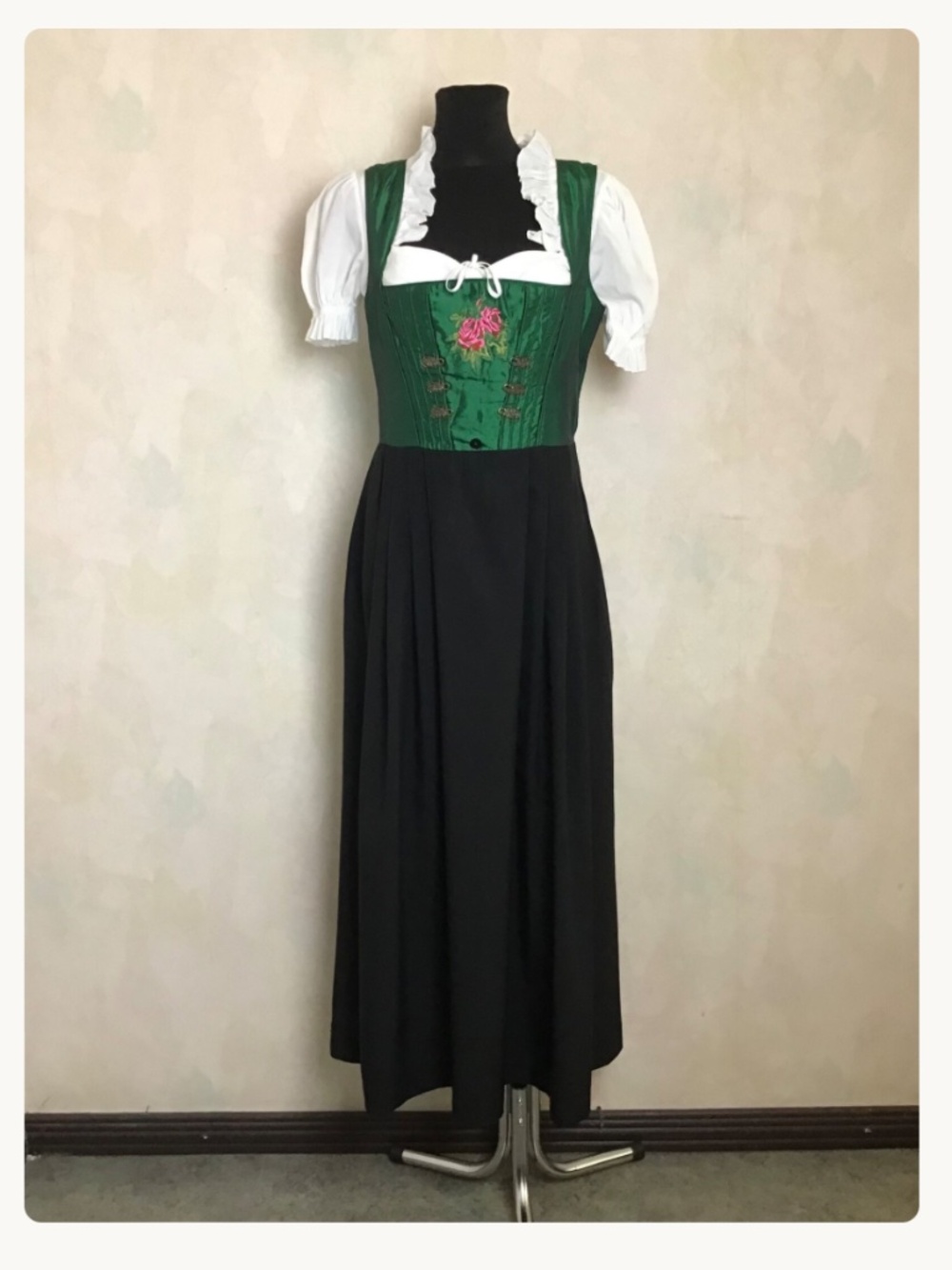 Vintage German Oktoberfest dirndl dress, size XS